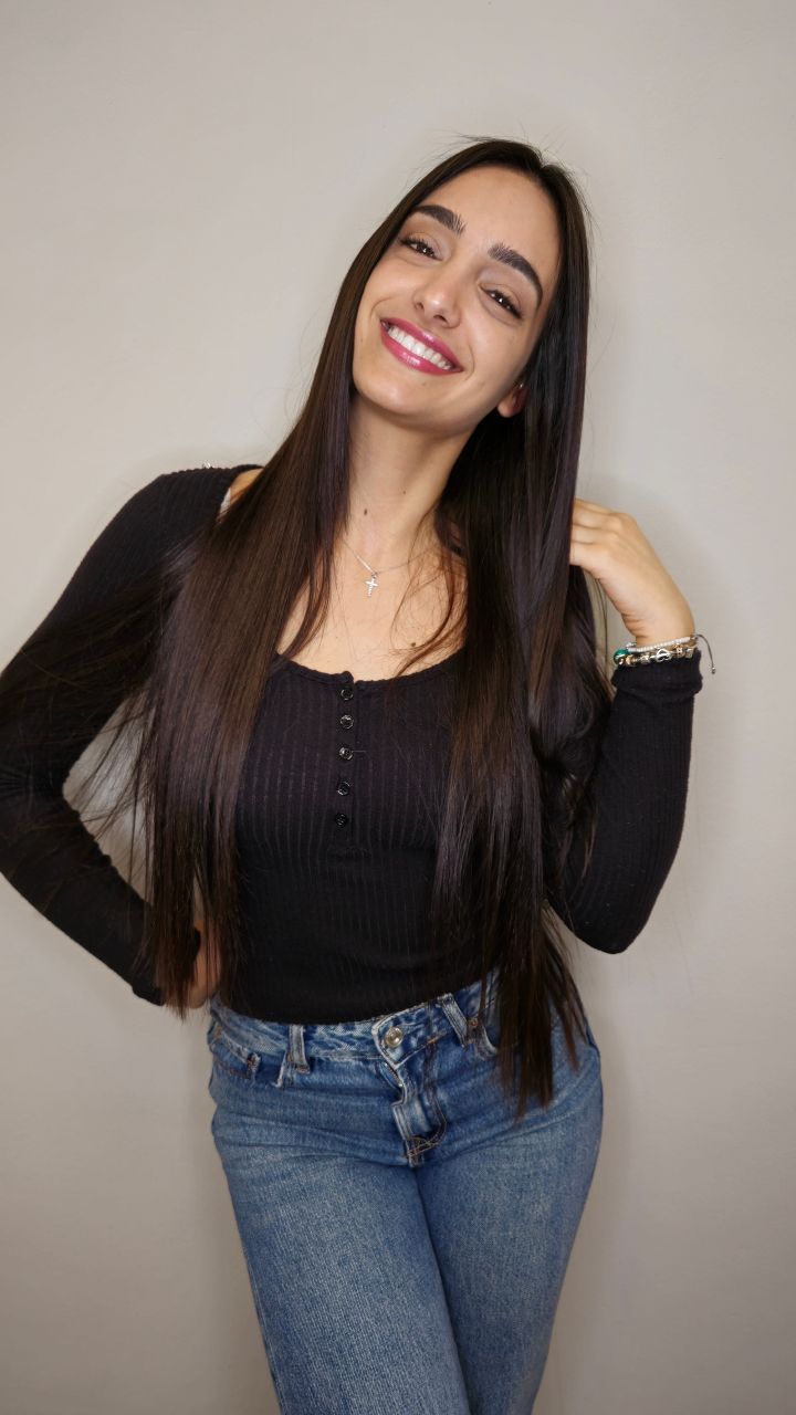 Clienta con color moreno en Esencia Hair Salon, Granollers