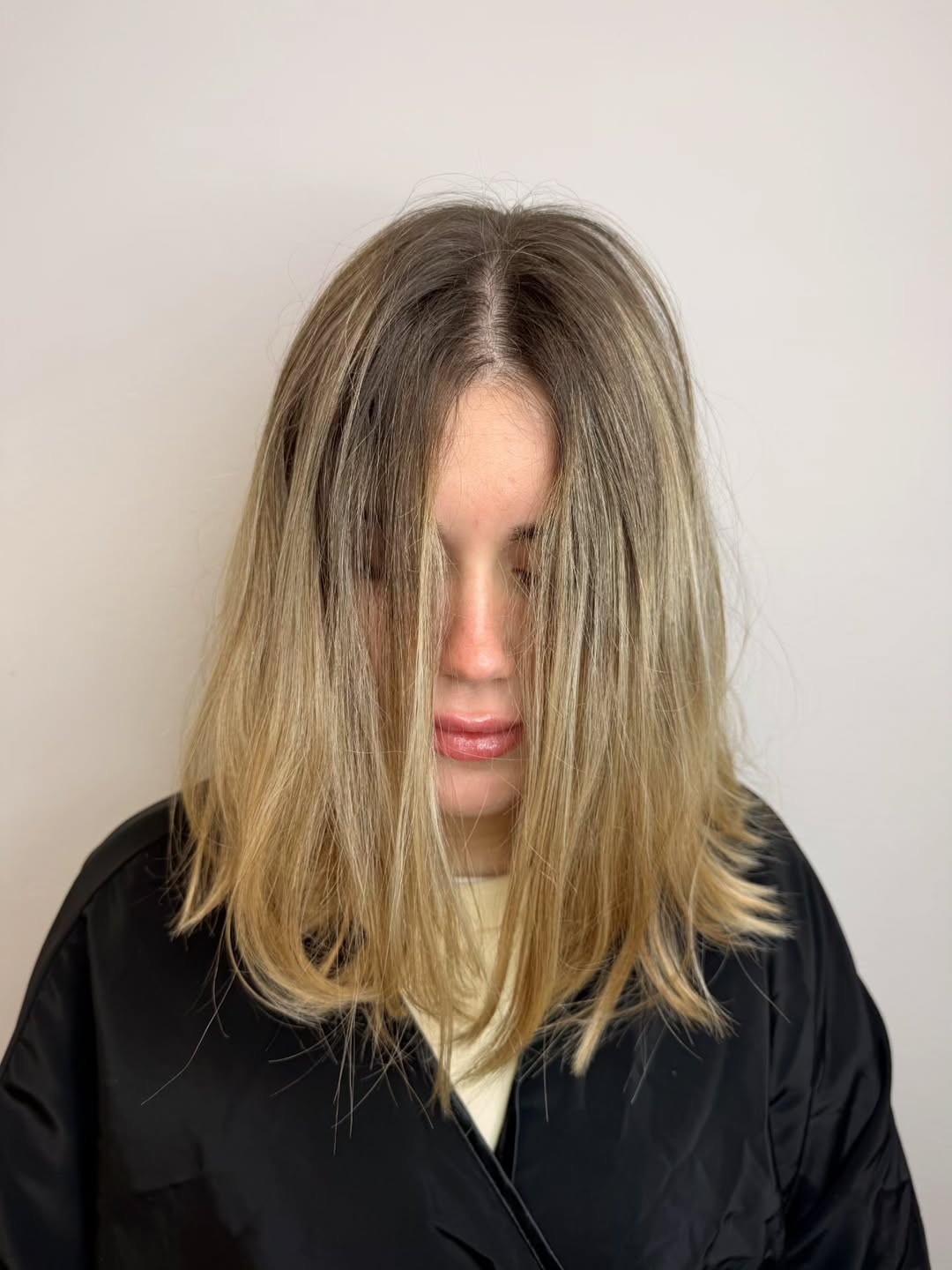 Clienta con mechas en Esencia Hair Salon, Granollers